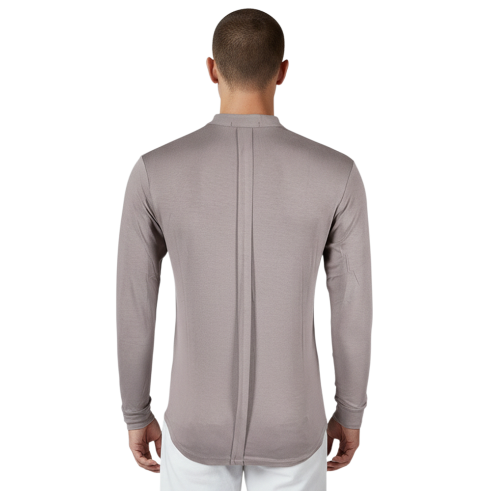 Italienisches, elastisches Herren-Langarmshirt in Fango-Farbe mit moderner Passform und cleanem Rücken ohne Muster, Rückansicht.