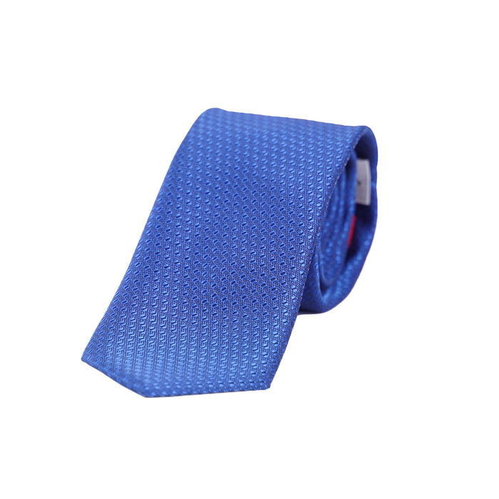 Klassisch geschnittene, elegant gerollte Seidenkrawatte von VP Italian Brand in kräftigem Royalblau mit feiner Diagonal-Webstruktur auf weißem Hintergrund.