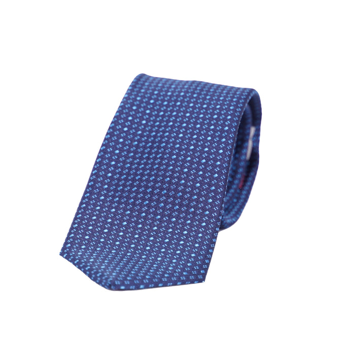 Klassisch geschnittene, elegant gerollte Seidenkrawatte von VP Italian Brand mit blauem Rautenmuster auf dunkelblauem Grund.