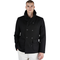 Vorderansicht einer schwarzen italienischen Herrenjacke mit Stehkragen und Knopfleiste, regulär geschnitten, als sakkoähnliche Übergangsjacke getragen.
