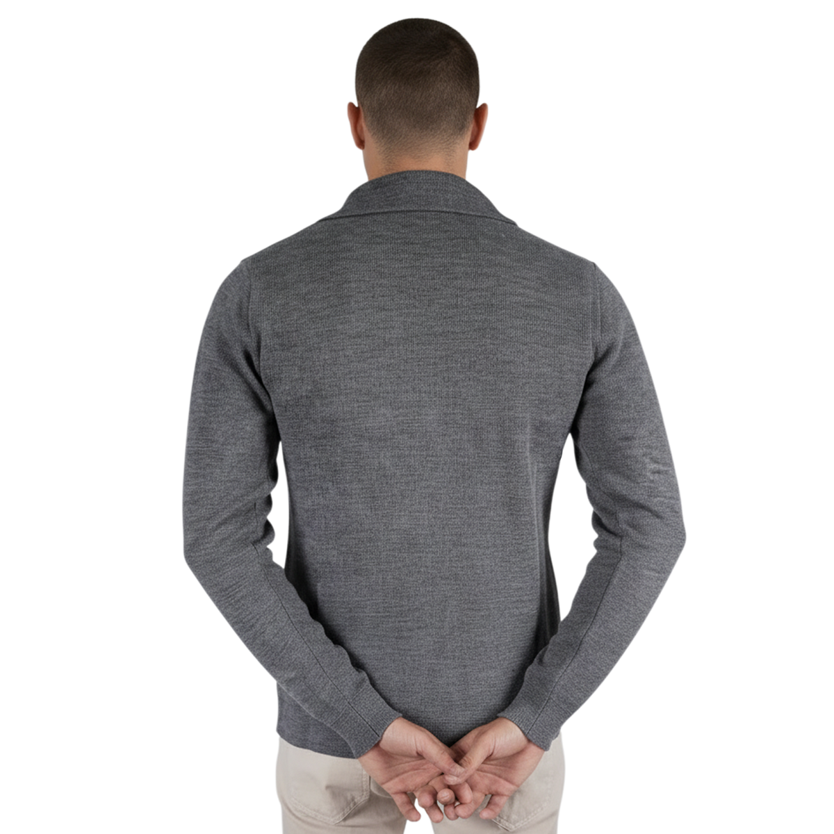 Mittelgrauer italienischer Herren-Cardigan im Zweireiher-Stil aus feinem Strick, Rückansicht mit klarer Linienführung.
