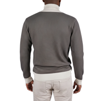 Italienischer Rollkragenpullover mit schlanker Passform und strukturierter Strickoptik – Rückansicht