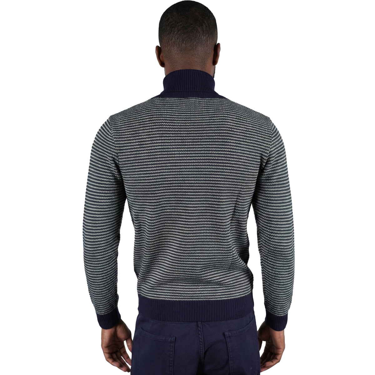 Italienischer Rollkragenpullover mit schlanker Passform und strukturierter Strickoptik – Rückansicht