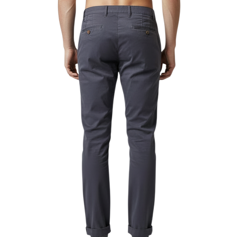 Elegante graue Herren-Chino Made in Italy mit Paspeltaschen und schlanker Silhouette – Rückansicht