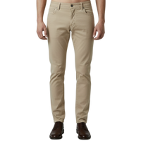 Elegante italienische Herren-Denim in Beige mit schlanker Passform, Five-Pocket-Design und modernem Stretch-Komfort – Vorderansicht.
