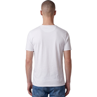 Rückansicht des weißen T-Shirts Stampa Animale E Umana. Cleanes, minimalistisches Design mit einer dezenten Halbmond-Naht im Nacken und deutlich sichtbaren, offenkantigen Rollsäumen an den Ärmelabschlüssen und am unteren Bund. Passend kombiniert mit einer blauen Jeans.