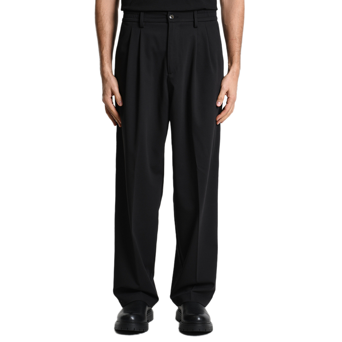 Frontale Ansicht der Xagon Pantalone im Wide Fit. Der weite Schnitt und die feine Textur des Polyviskose-Mixes unterstreichen den modernen, urbanen Look.