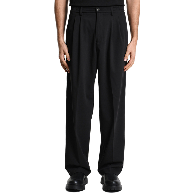 Frontale Ansicht der Xagon Pantalone im Wide Fit. Der weite Schnitt und die feine Textur des Polyviskose-Mixes unterstreichen den modernen, urbanen Look.