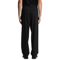 Rückansicht der Xagon Wide Fit Hose in Schwarz. Das cleane Design wird durch geknöpfte Paspeltaschen am Gesäß und den bequemen, elastischen Taillenbund abgerundet.