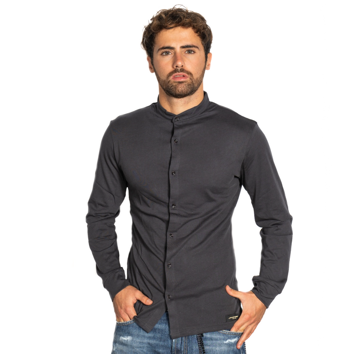 Italienisches, elastisches Langarmshirt für Herren in Piombo-Grau – Vorderansicht, Stehkragen und durchgehende Knopfleiste